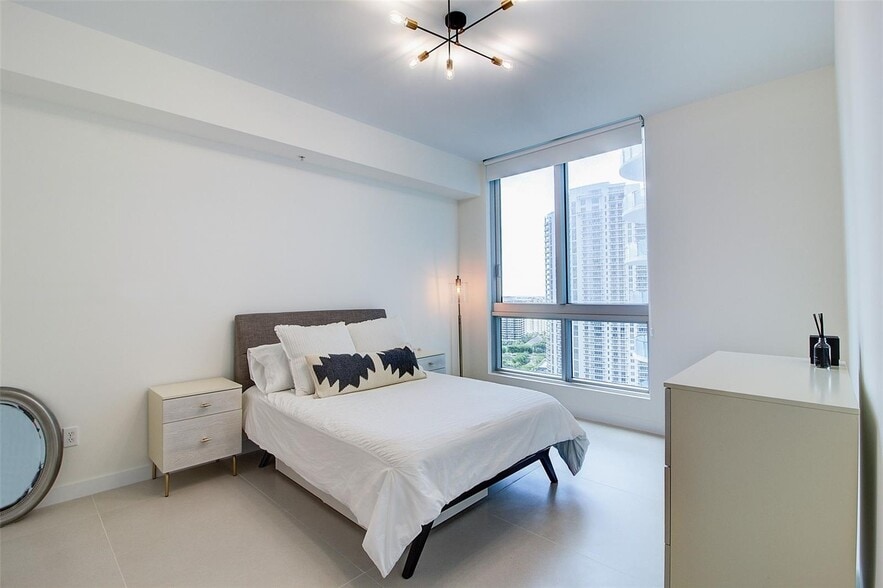 Building Photo - 300 S Biscayne Blvd