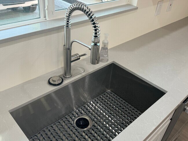 Building Photo - 3536 West Ave