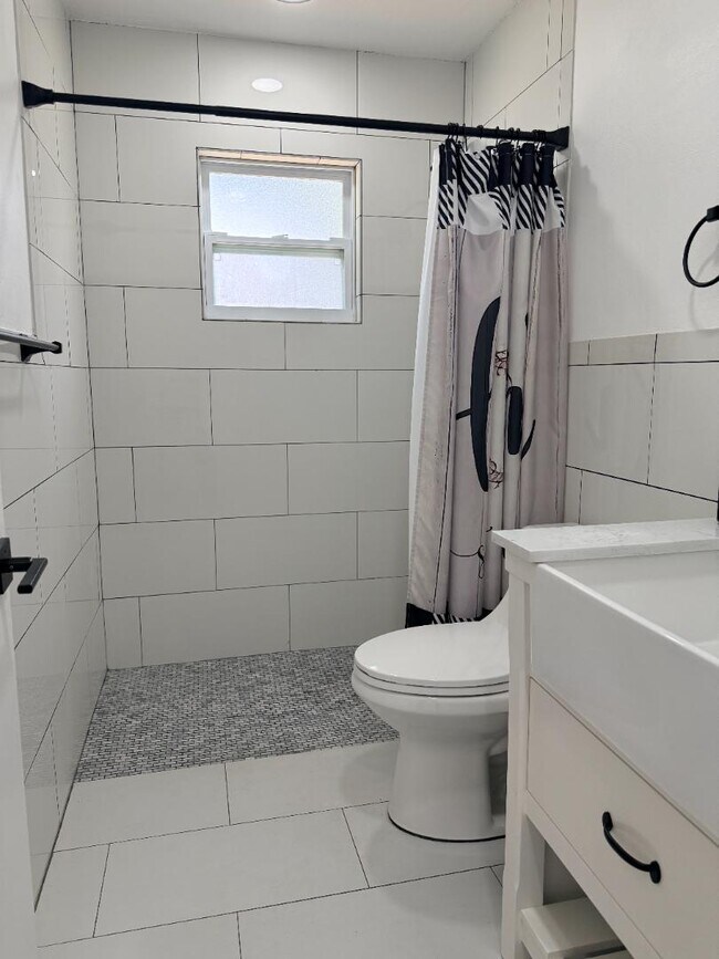 Building Photo - 13186 Thrush St