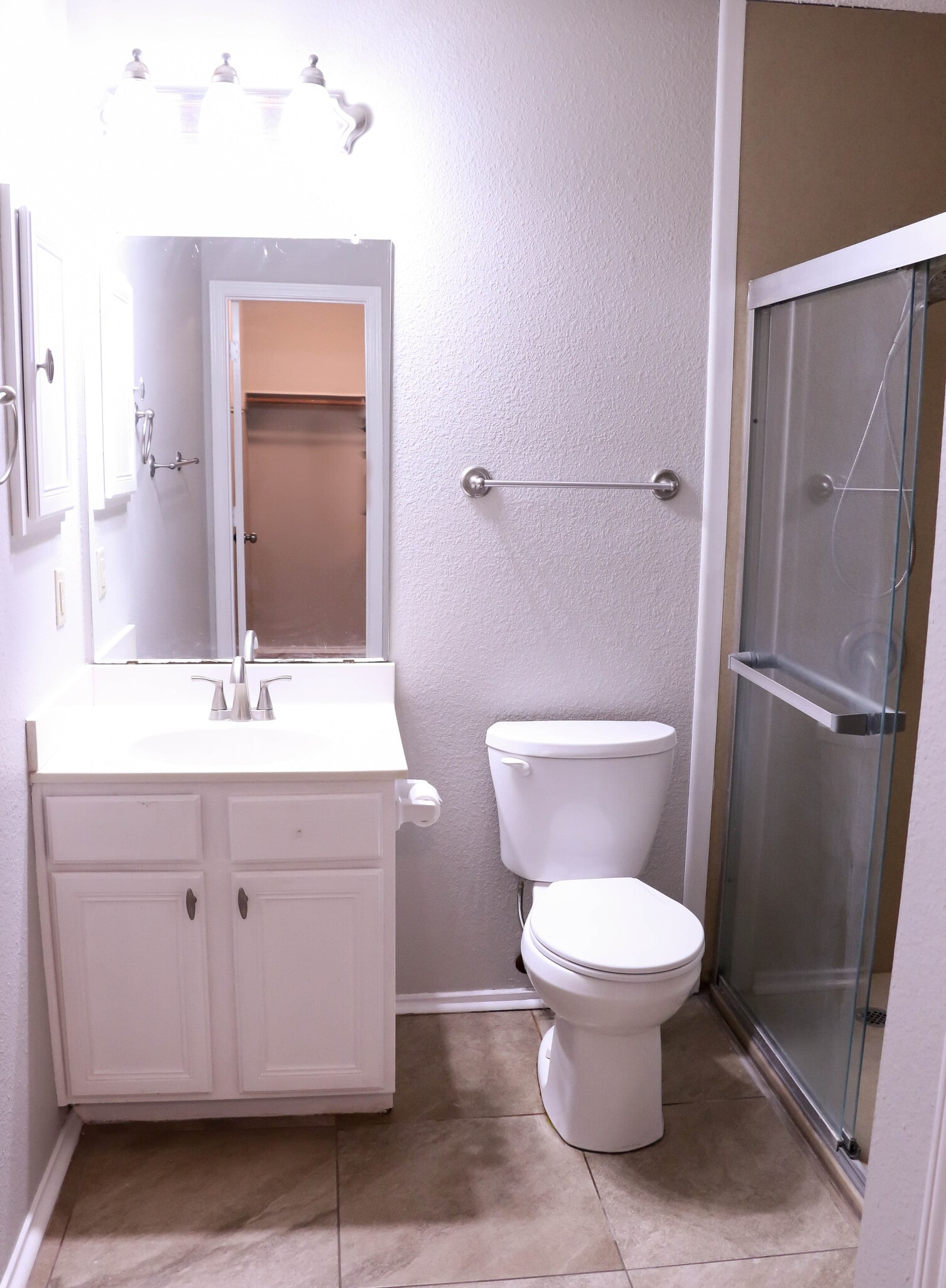 Primary Bathroom - 1013 Cupertino St