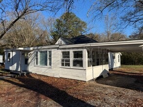 Building Photo - 940 Blandwood Ave