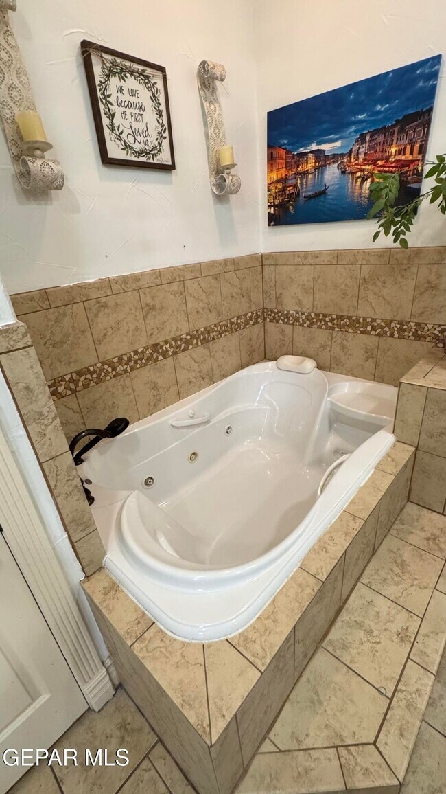 Building Photo - 7381 Black Mesa Dr