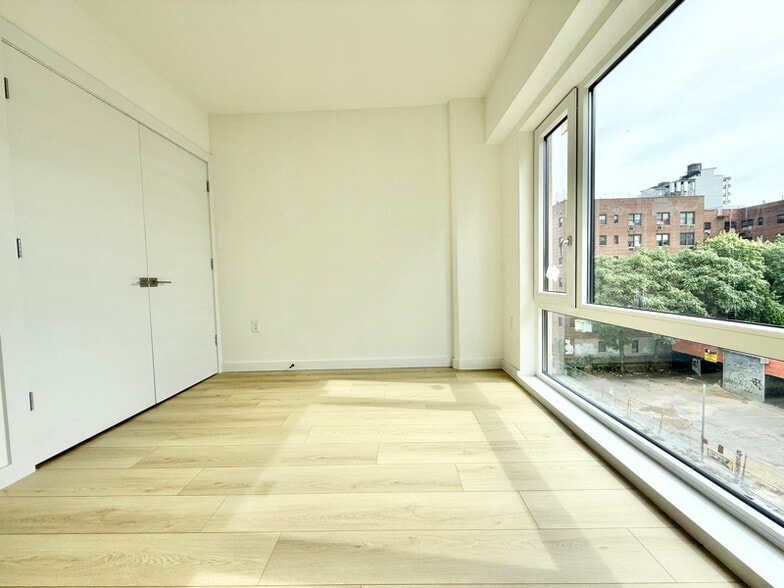 Building Photo - 227 Clarkson Ave