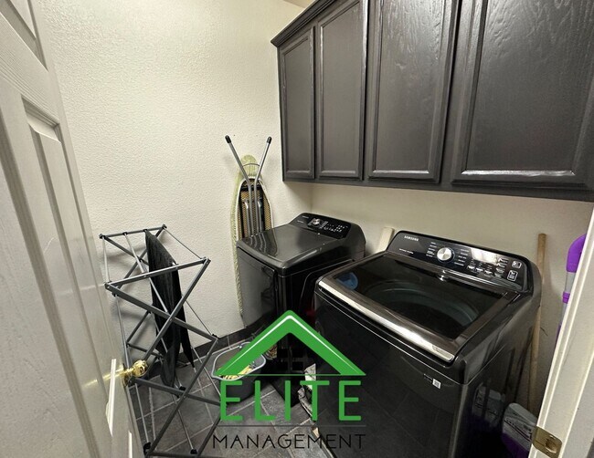 Building Photo - Beautiful 3-Bedroom Home in Desirable Nort...