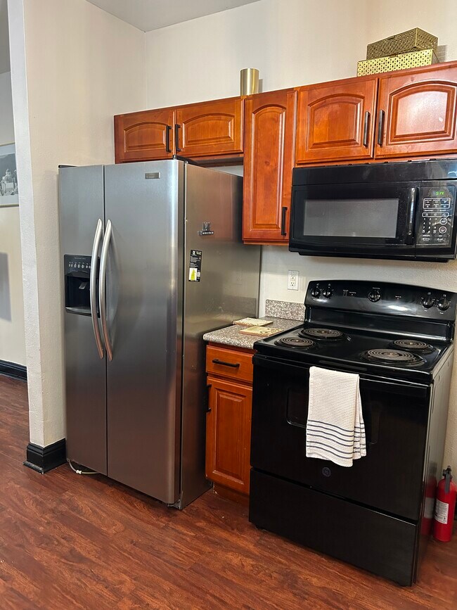 Building Photo - 3333 Delachaise St