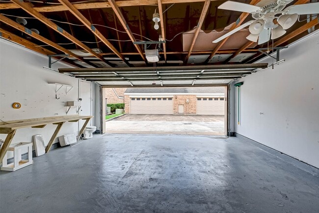 Building Photo - 600 Wilcrest Dr