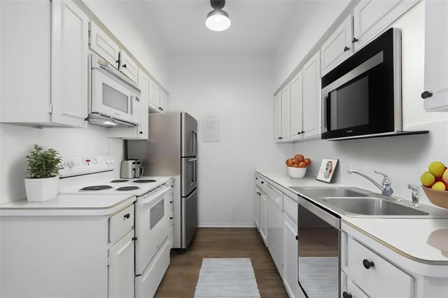 Building Photo - 4320 Bellaire Dr S
