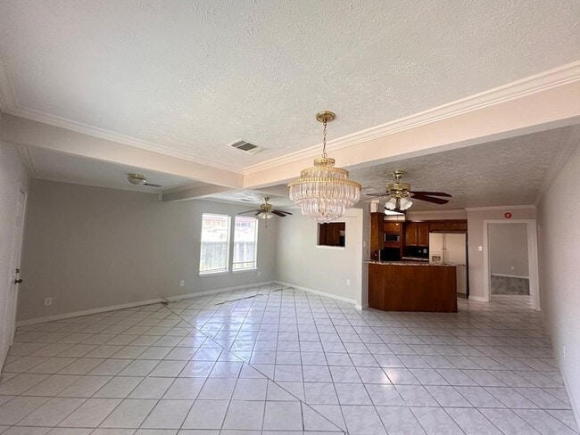 Building Photo - 219 Kings Ct