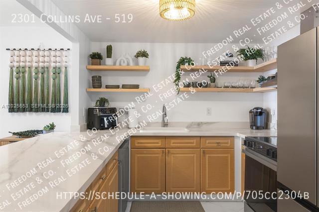 Building Photo - 2301 Collins Ave
