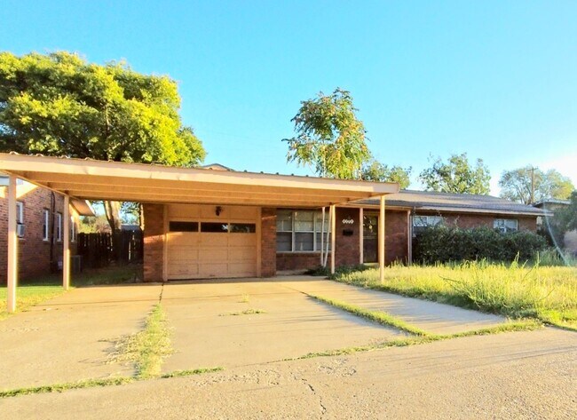 Primary Photo - Spacious 3 Bed 2 Bath In Central Lubbock