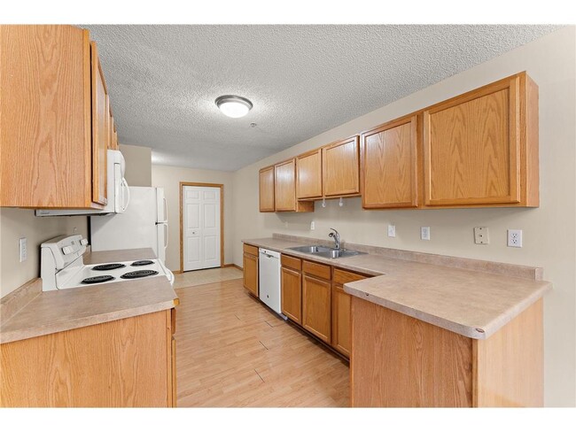 Building Photo - 14975 Pinto Ln