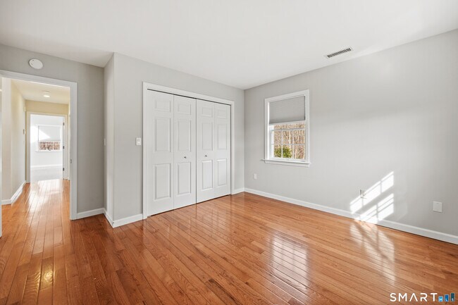 Building Photo - 34 Hi-Ann Ct