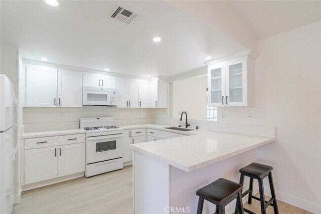 Building Photo - 514 E Ave J 9