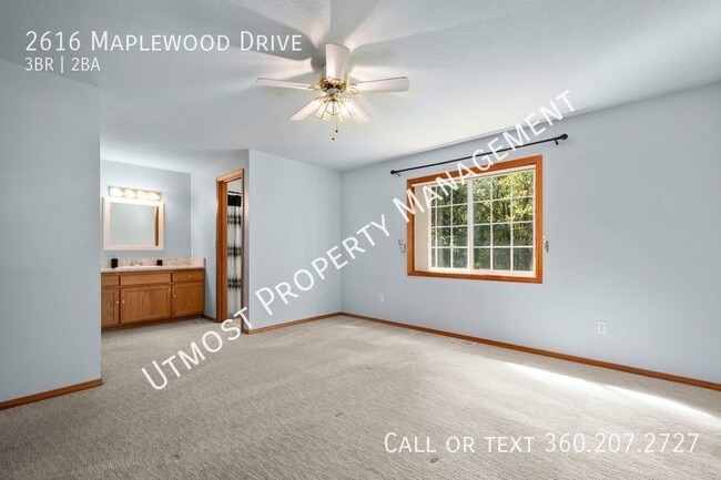 Building Photo - 2616 Maplewood Dr
