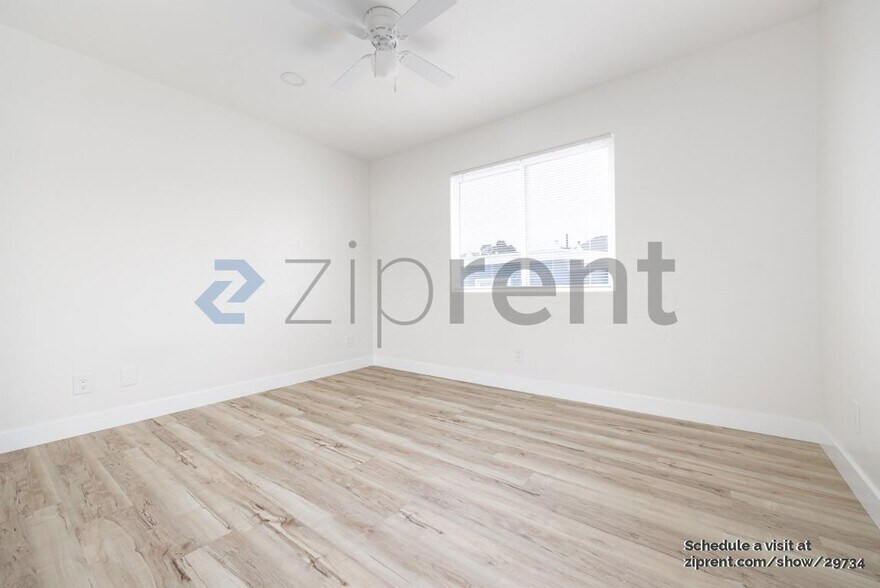 Building Photo - Unit