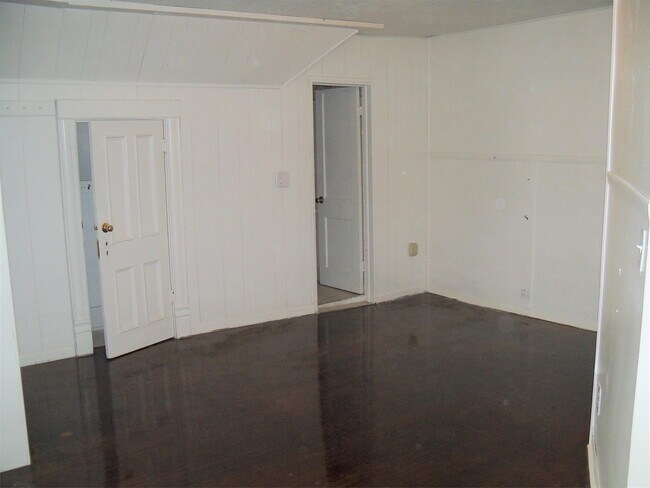 Building Photo - 2154 Burnstead Dr