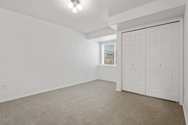 Building Photo - 813