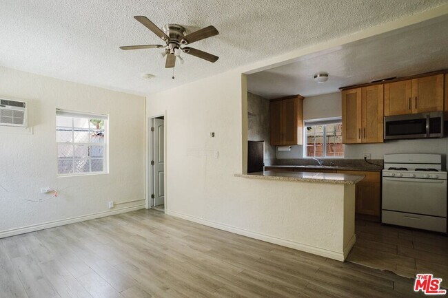 Building Photo - 5630 1/2 Craner Ave