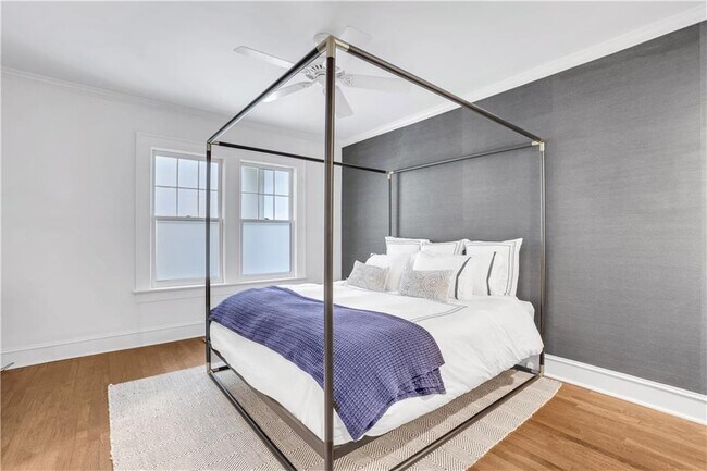 Building Photo - 355 8th St NE