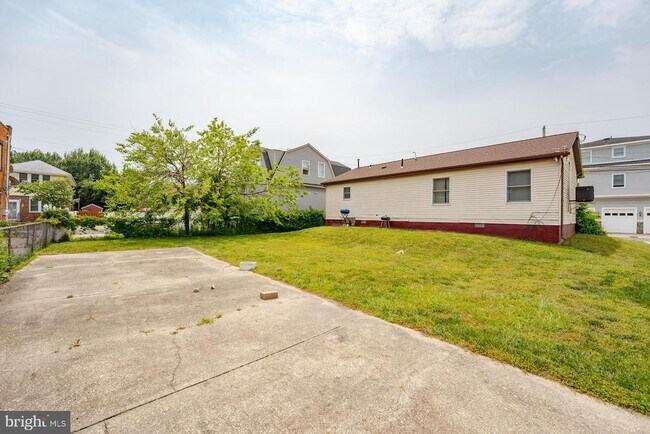 Building Photo - 545 N Connecticut Ave