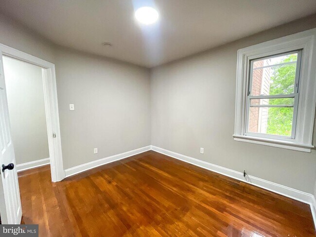 Building Photo - 6818 Wyncote Ave