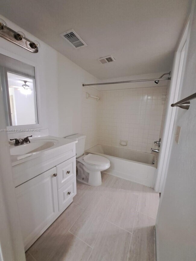 Building Photo - 2946 S University Dr