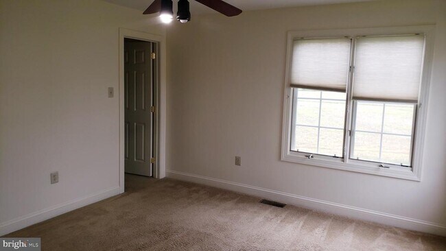 Building Photo - 14 Hayworth Cir