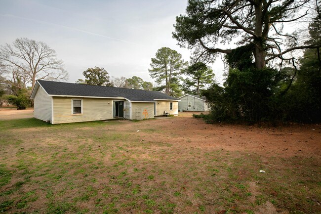 Building Photo - 614 Miller Ave