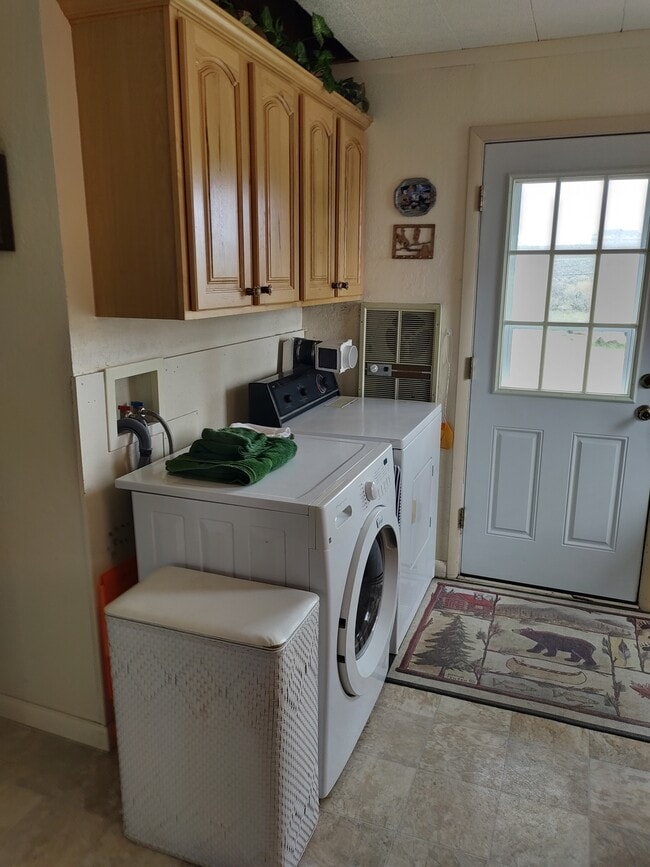 Building Photo - 20 Orcutt Dr