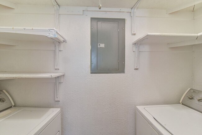 Primary Photo - Affordable 2 bedroom in North Arlington