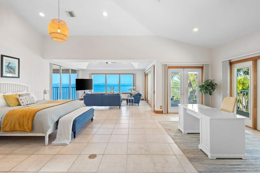 Building Photo - 3208 Bay Dr