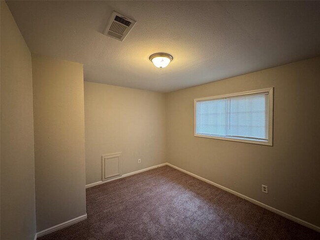 Building Photo - 16511 Courtland Cir