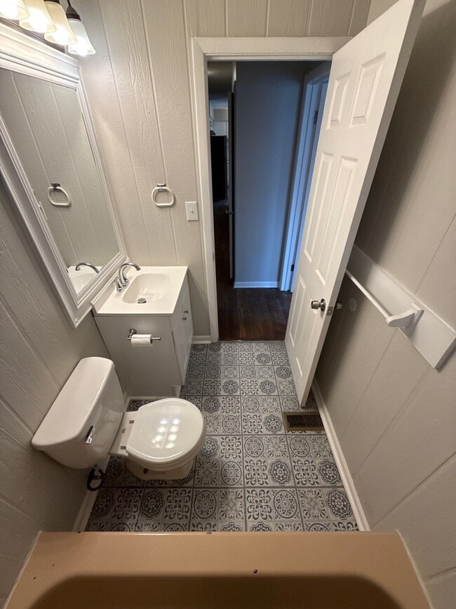 Building Photo - 5331 Oliver Ave