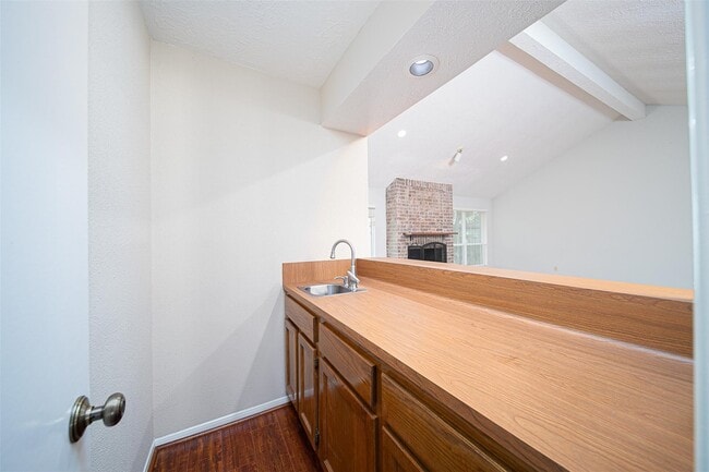 Building Photo - 2838 Colony Dr