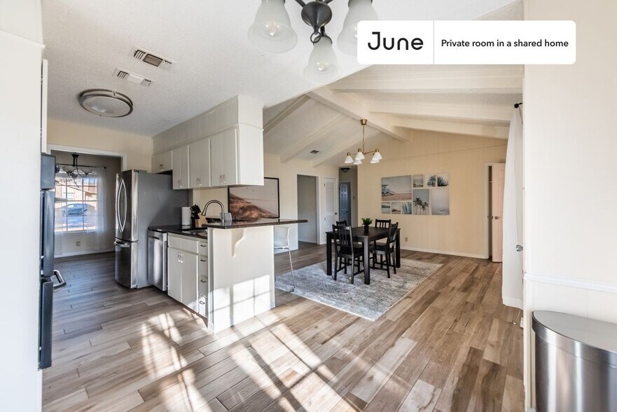 Building Photo - Room in Shared 4 bed/3 bath home