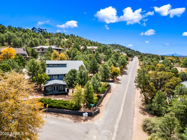 Building Photo - 1207 N Arrowhead Dr