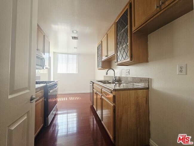 Building Photo - 801 Lorraine Blvd