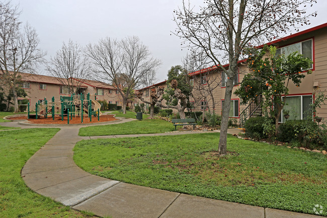 Plaza Apartments Sacramento