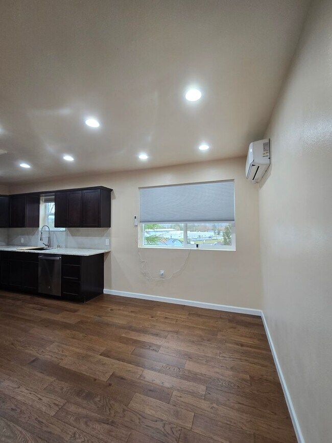 Building Photo - Aberdeen - 3 bedroom, 2 bath remodeled home for RENT!