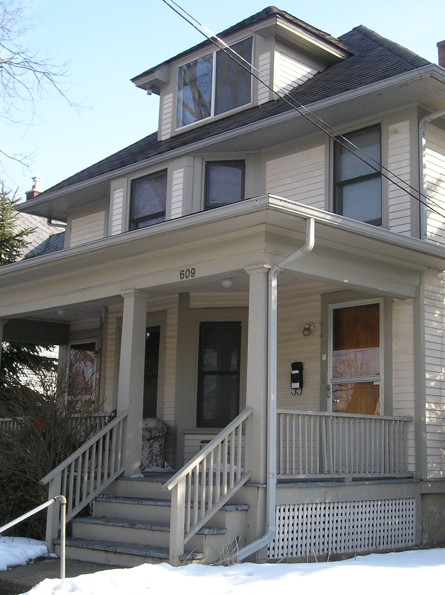 Charming Old West Side - 609 W Madison St