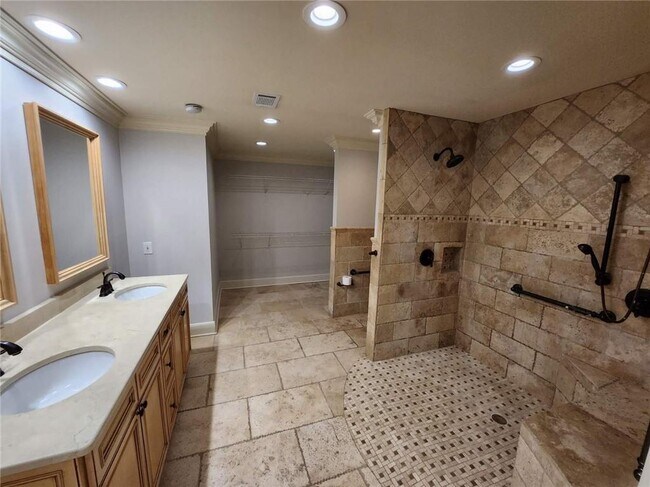 Building Photo - 27309 Plantation Dr NE