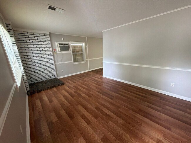 Building Photo - Nice Home In the U of M Area