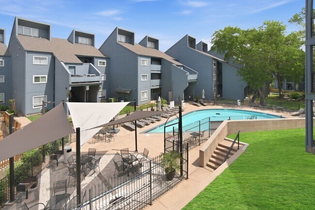 Building Photo - 12500 Melville Dr