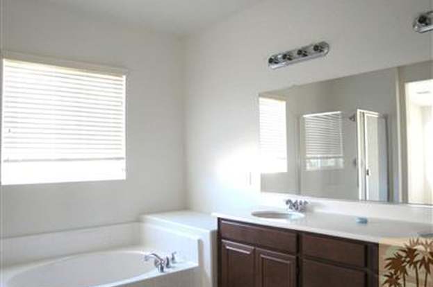 Building Photo - 41098 Dover Ct