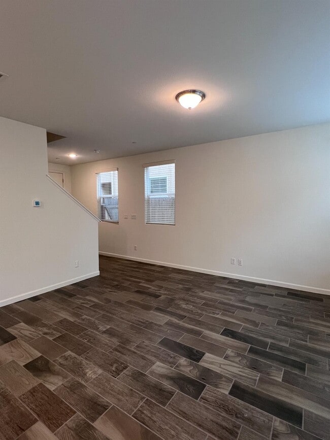 Building Photo - 1918 Oak Ln