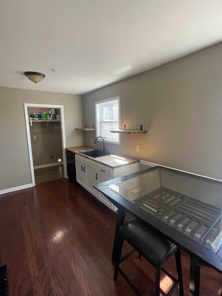 Building Photo - 206 Maple Dr