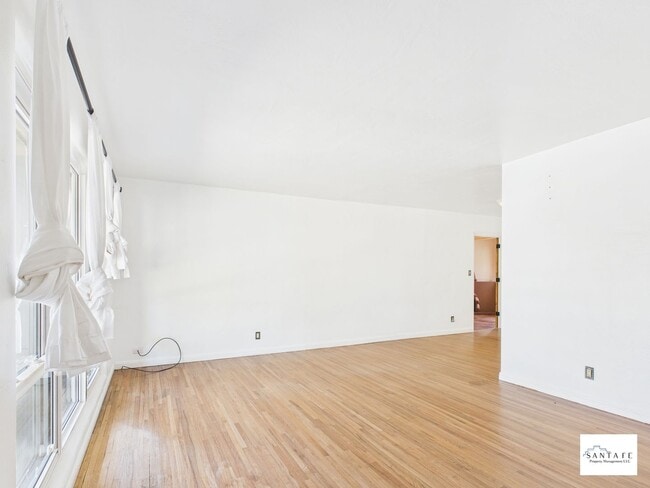 Building Photo - 204 Solana Dr