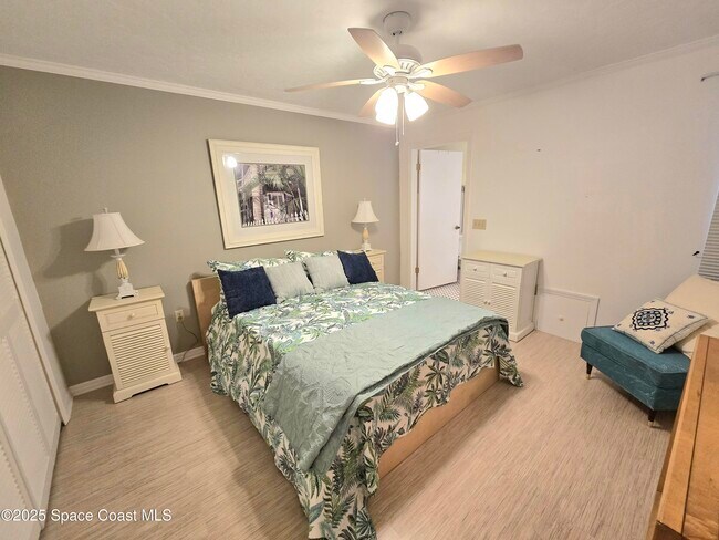 Building Photo - 107 La Costa St