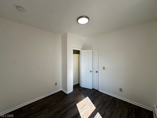 Building Photo - 145 Smith St