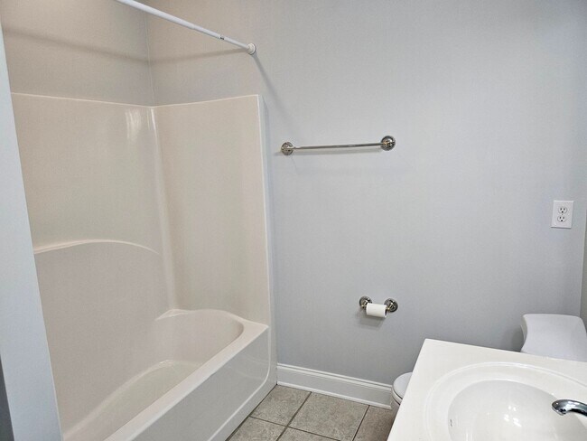 Building Photo - Southport - 3bedroom, 2 bath Townhouse